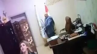 الفديو الكامل 5 دقايق لـ فضيحة مدير عام المشاريع - xlxx