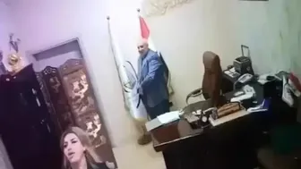 الفديو الكامل 5 دقايق لـ فضيحة مدير عام المشاريع - xlxx